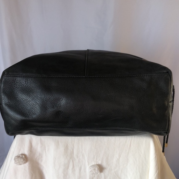 VINCE CAMUTO black pebble leather large shoulder handbag. - Picture 9 of 16